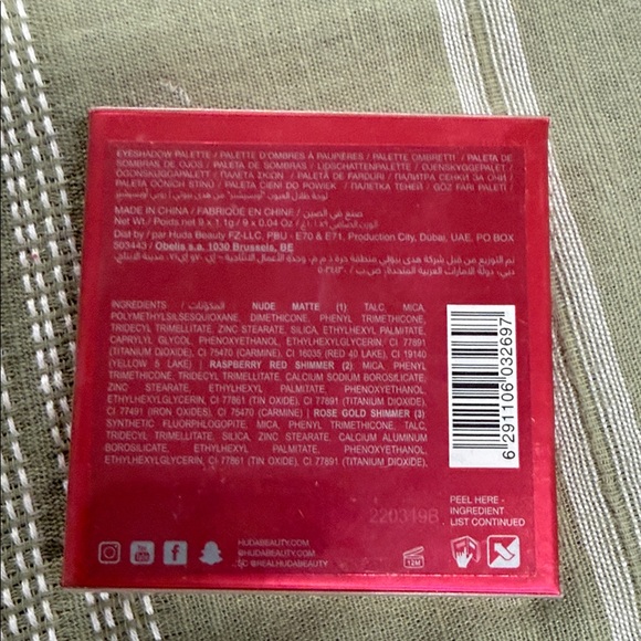 HUDA BEAUTY Ruby Obsessions Eyeshadow Palette - Picture 2 of 3